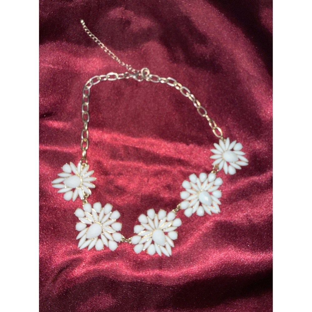 White Floral Statement Necklace Gold Tone Bib Resin Flower Cabochon Adjustable